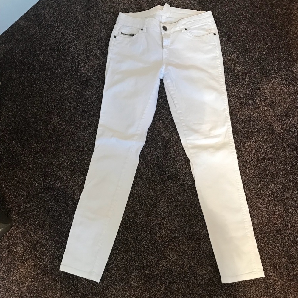 Size 28 H&M white skinny jeans